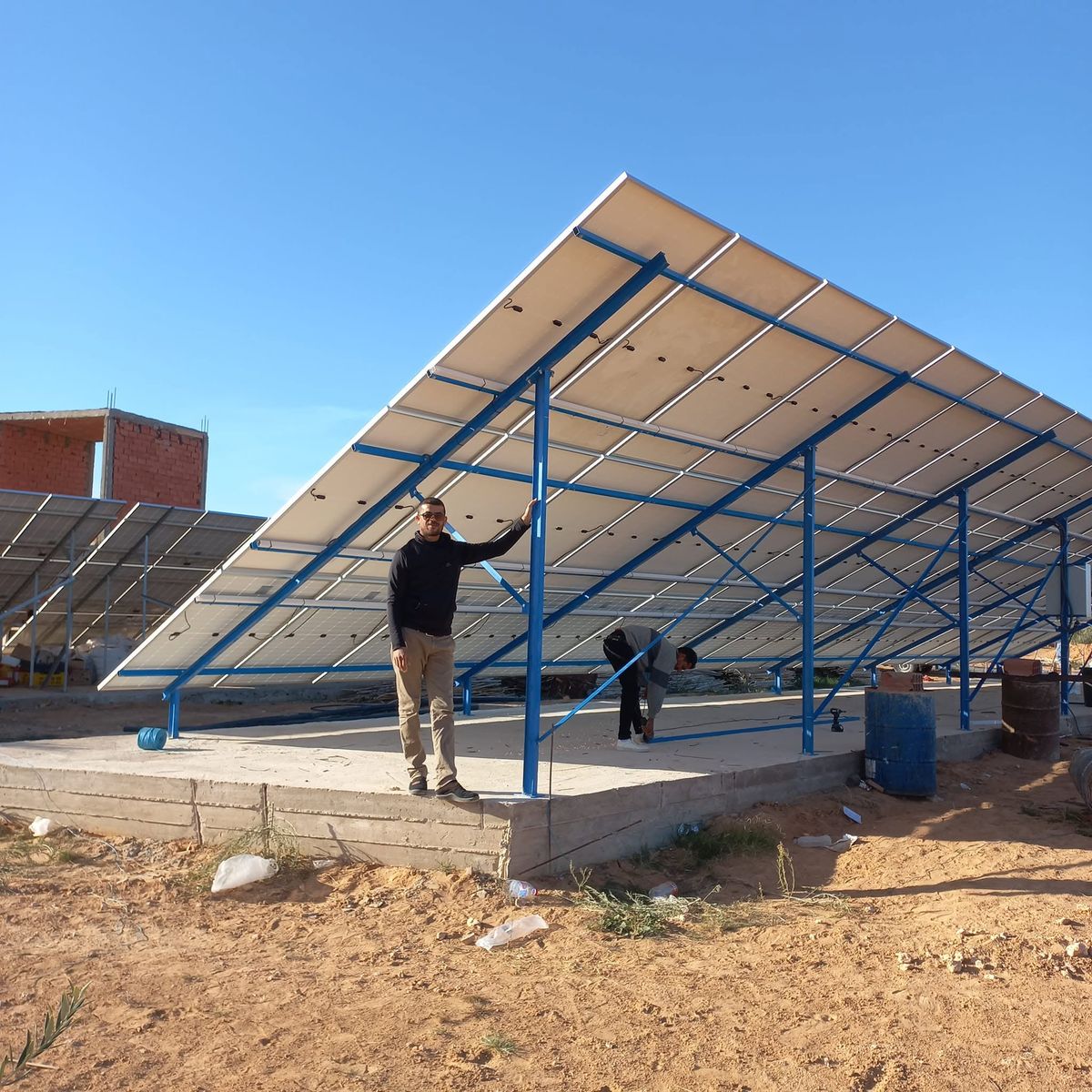 Équipe David Energie Solaire sur un chantier d'installation au sol